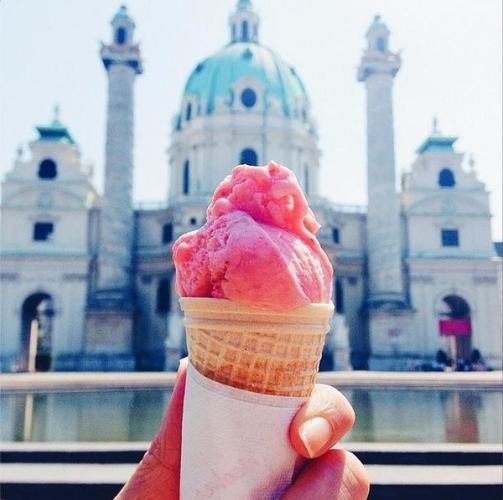 維也納卡爾教堂與草莓冰淇淋